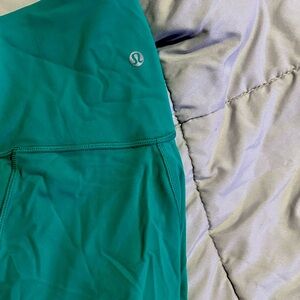 lululemon 28 leggings been packed away so wrinkled NEVER WORN! too big for me